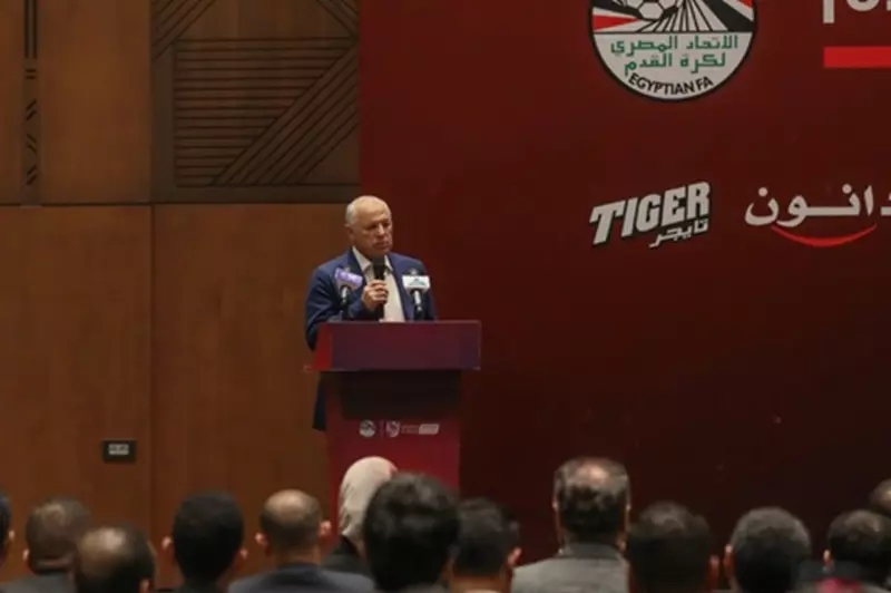 أبو ريدة يطالب بتطبيق النظام الإنجليزي في تحليل أداء الحكام 